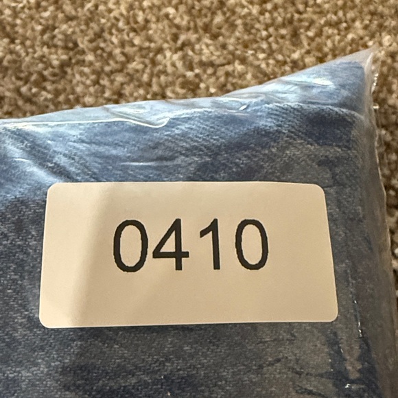 Carhartt Men's Jeans Relaxed Fit Size 35X34 Medium Wash - Picture 9 of 9